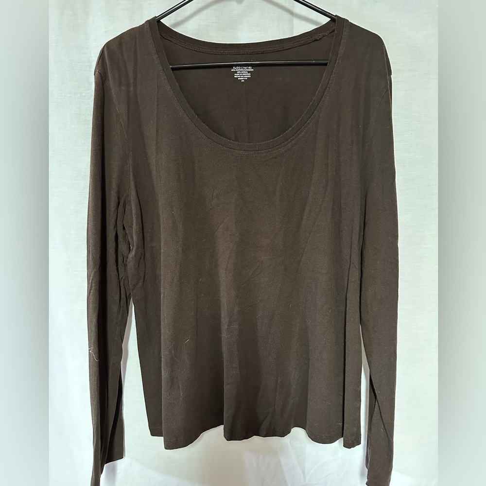 Lightly worn! Brown long sleeved shirt. XL